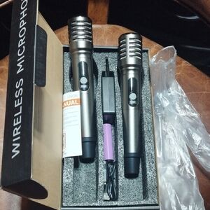 Premium Wireless Microphone Set - Black and Silver